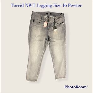 TORRID NWT-Pewter Jegging Size 16